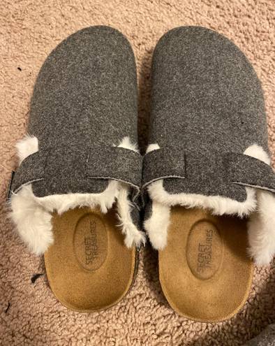 Slippers Size 9