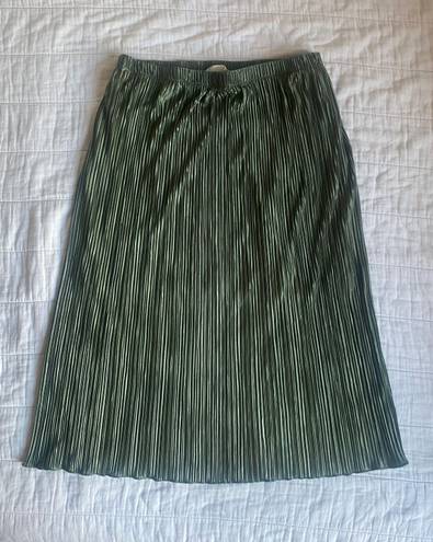 Everleigh green pleated maxi skirt