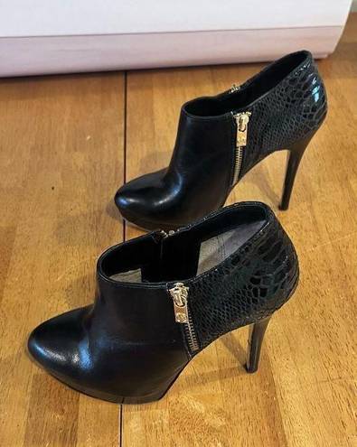 Michael Kors  BLACK LEATHER SIDE SIP BOOTIES PLATFORM HEEL PUMPS SIZE 6.5