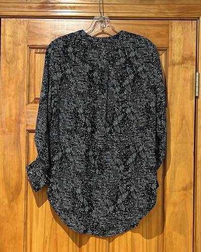 Dynamite  Black & White Blouse Woman’s Size Small