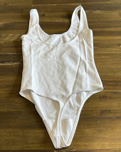 Aritzia  Wilfred Dree White Tank Bodysuit Stretchy Scoop Neck Thong XXS