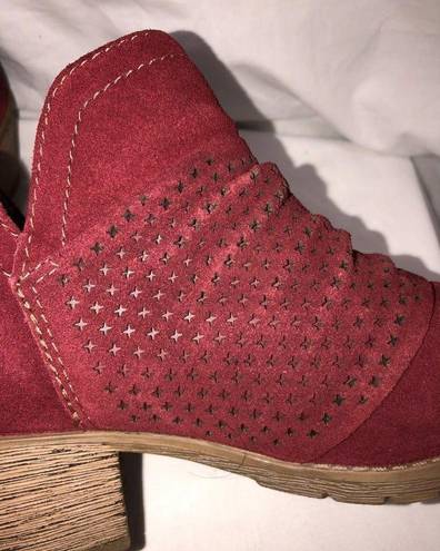 Earth Origins  Suede Booties Size 8.5 Amanda Perforated Ruching Garnet Back Zip