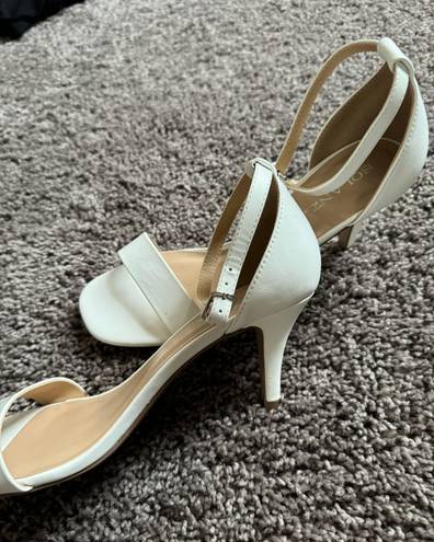 White Classy Heels Size 8.5