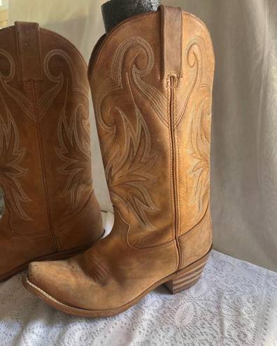 Durango Ladies  Western Cowboy Boots Size 8
Festival Rodeo