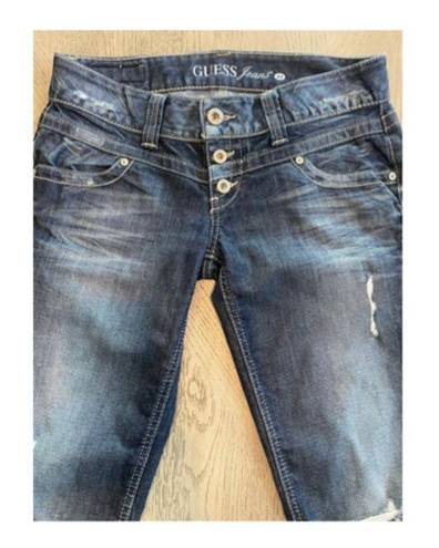 Guess NWOT distressed  capri jeans with zipper bottom. Sz 28