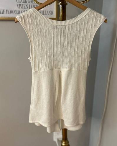 Urban Outfitters Womens sleeveless half button/half open top by  size small