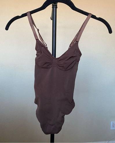 SKIMS Sculpting thong bodysuit in Cocoa NWOT size S