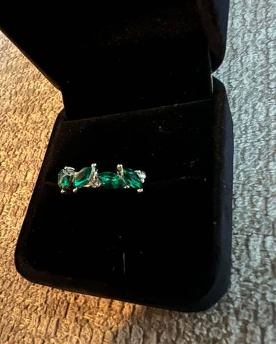 Gorgeous Stainless Steel Silver and Faux Emerald Ring Size 8