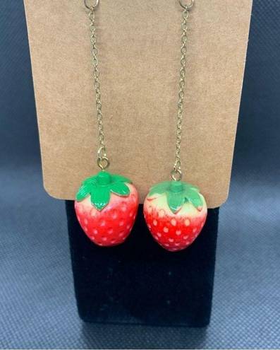 Daisy NWOT  Dangling Strawberry Earrings with Gold Hardware