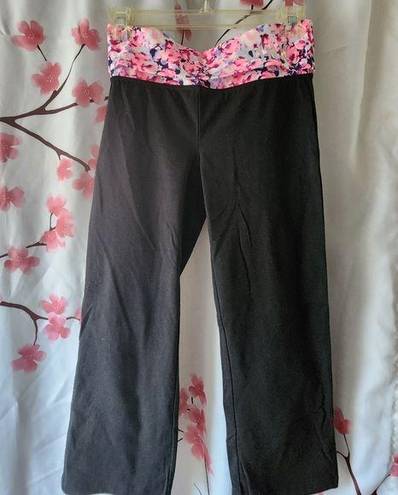 PINK - Victoria's Secret NWOT Victoria's Secret PINK Yoga Foldover Floral Capris Pants Size XS TP Petite