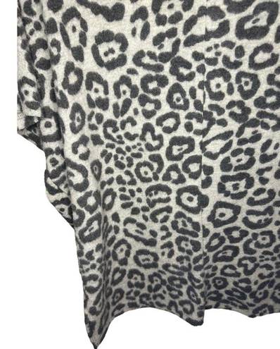 Harper Haptics by Holly  V-Neck Leopard Print Short Sleeve Gray Soft Tee Shirt