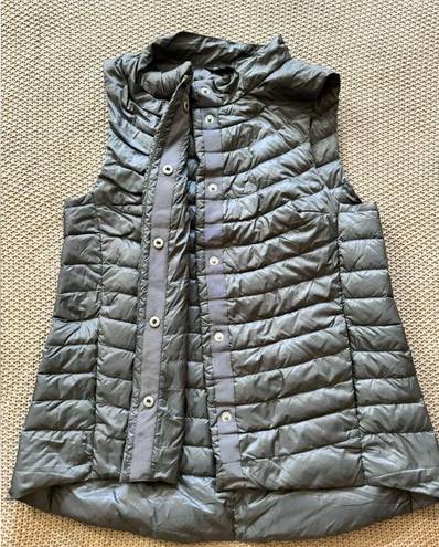 Athleta  Women’s Gray Puffer Vest Full Zip Size Small