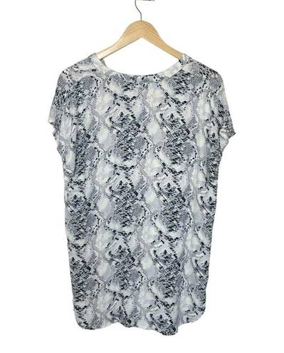 Seven7  Women’s Silky Snakeskin Print Tunic Blouse in White/Grey Size M