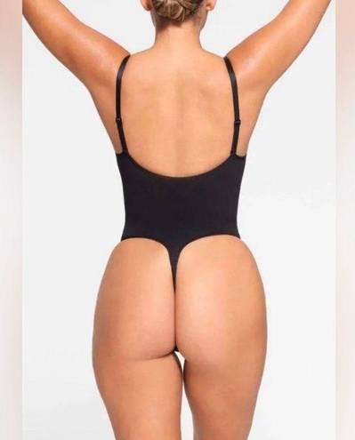 SKIMS Sculpting Thong Bodysuit M