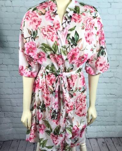 Show Me Your Mumu  Robe in large rose print. Like new, one size fits most.