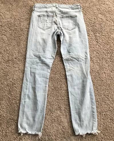 Universal Threads Universal Thread women’s size 00 mid rise Boyfriend jeans