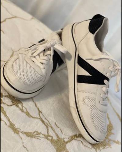 MIA Alta Sneakers - Black & white Size 7.5