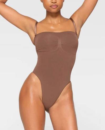 SKIMS Strapless Sculpting Bodysuit S