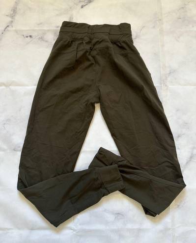 Zyia Ascend Joggers in Olive