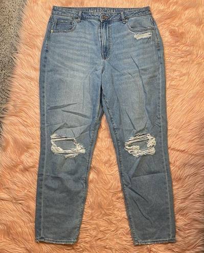 American Eagle  Light Wash Distressed Mom Jean Size 16 Long