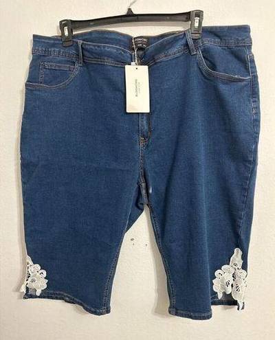 Bermuda Bloomchic Women’s Denim  Shorts With Floral Lace Cutout Size 26 NWT