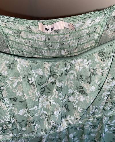 Sage Green Flowy Floral Dress, size M Size M