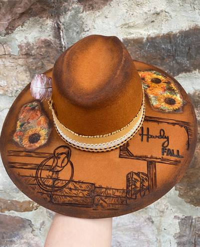 Idyllwind Nwt “Howdy Fall”  Spice OS Hand Burned Felt Hat