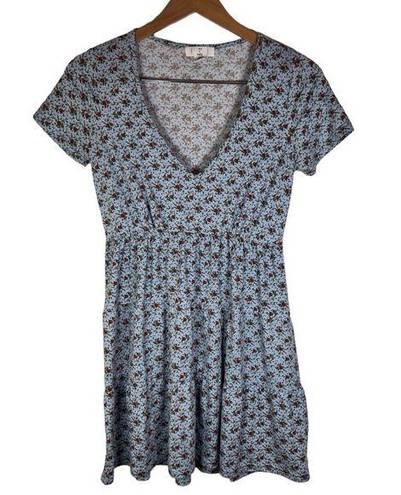 Ivy and Main  Vneck Mini Green Babydoll Dress Size Medium Casual Comfy