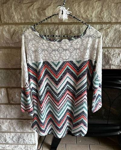 Absolutely Famous geometric knit blouse lace detail large 3/4 sleeve