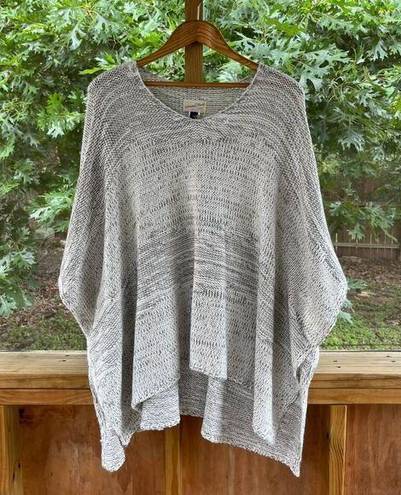 Universal Threads Universal Thread Women's Grey Knit Poncho One Size. NEW