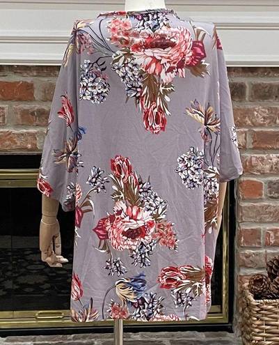 Grey and pink floral plus size top / XXL / Excellent condition Gray