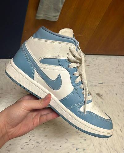 Nike Jordan 1 Retro university blue