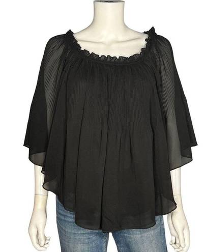 Romeo + Juliet Couture  Black Off the Shoulder Top Size M