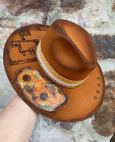 Idyllwind Nwt “Howdy Fall”  Spice OS Hand Burned Felt Hat