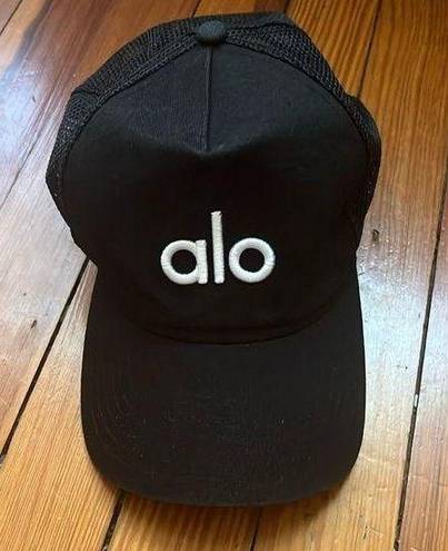 Alo Yoga  Black District Trucker Hat