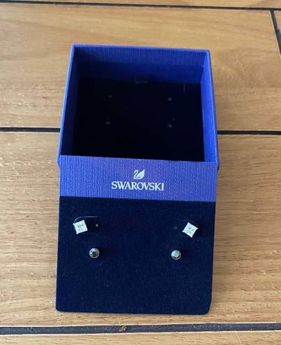 Swavorski Swarovski earrings set (2) pairs Beautiful