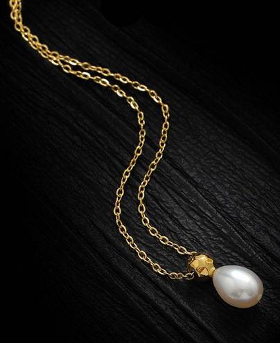 White Pearl Pendant Necklace for Women Gold