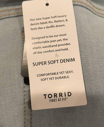 Torrid  Sky High Skinny Jeans Premium Stretch Light Wash Destroyed Size 26 R NWT