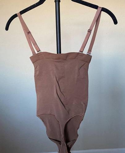 SKIMS NEW  Seamless Sculpt Strapless Thong Shapewear Bodysuit Brown L