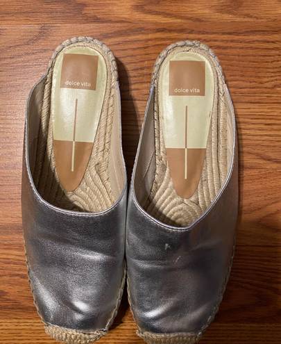 DV by Dolce Vit Tyle Metallic Silver Leather Summer Espadrille Mule Slide Flats 6.5