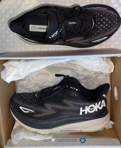 Hoka s Clifton 9