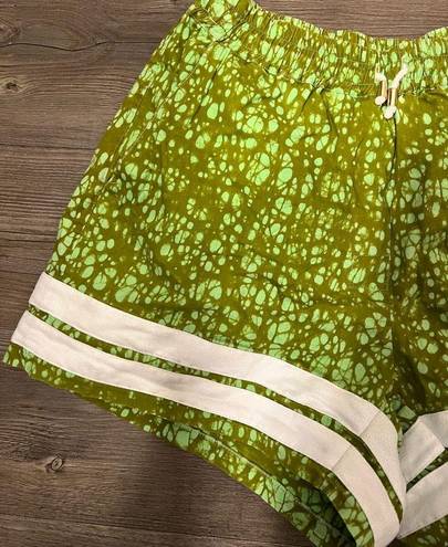 Chateau Maison  Rouge The Shorts in Bubble Green XS