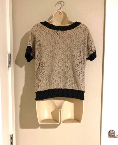 BKE Boutique short sleeved sweater. Sz M. Mint!