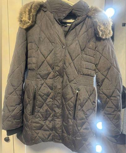 Apt. 9 Gray  warm winter coat.. size medium, accents waist with a fur hood!