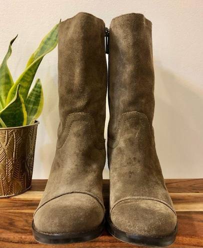 Jessica Simpson Quinn Suede Boot In Taupe