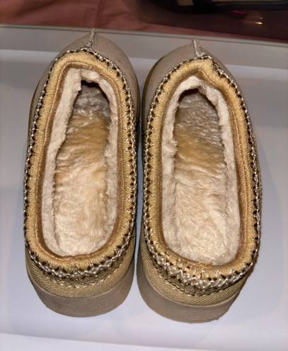 Snug Tazz platform Slippers Size 6