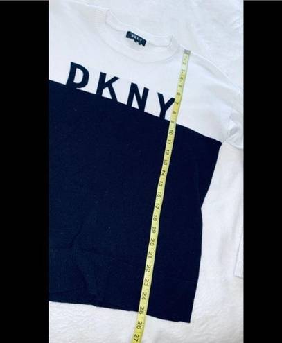 DKNY  Sweater sz M