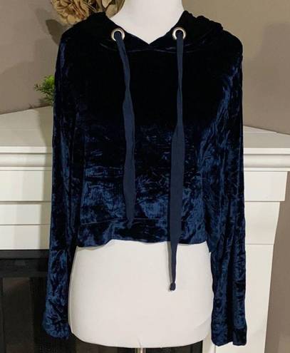 Bella Dahl  Navy Crushed Velvet Crop Hoodie