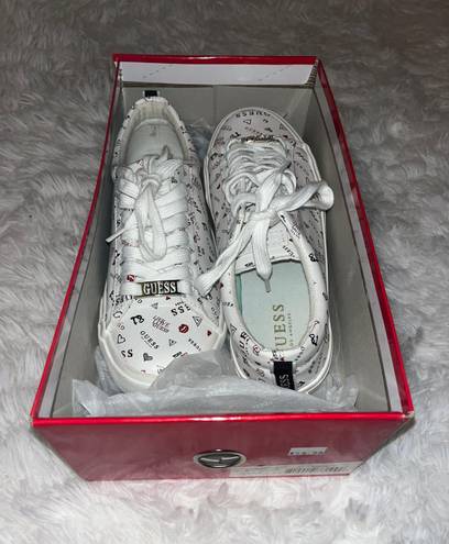 GUESS NWT  white sneakers with patchwork logo Limited Edition Dead Stock