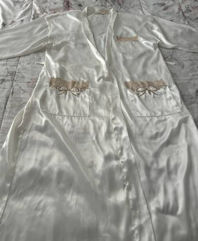 Victoria's Secret Vintage Victoria’s Secret White Satin Embroidered Lace Pockets Maxi Robe, size L Gold Label